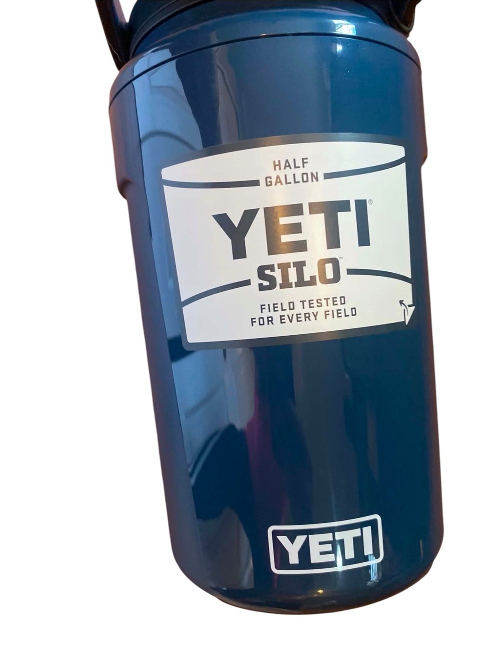 NWT Yeti water bottle 1/2 gallon NAVY BLUE  Size OS